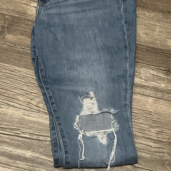 Ripped Skinny Jeans - Picture 2 of 3